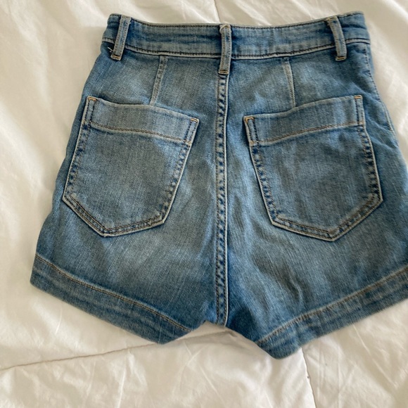 High-Rise Denim Shorts with button details - Picture 5 of 6